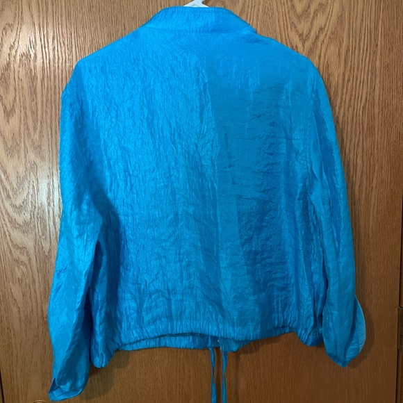 Size XL Linear Button Up Shirt - Picture 2 of 3